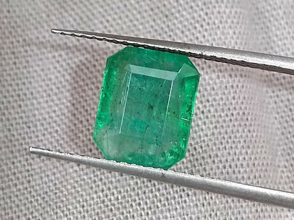 Zambian Emerald 2.37ct Natural Certified earth mined Gemstone