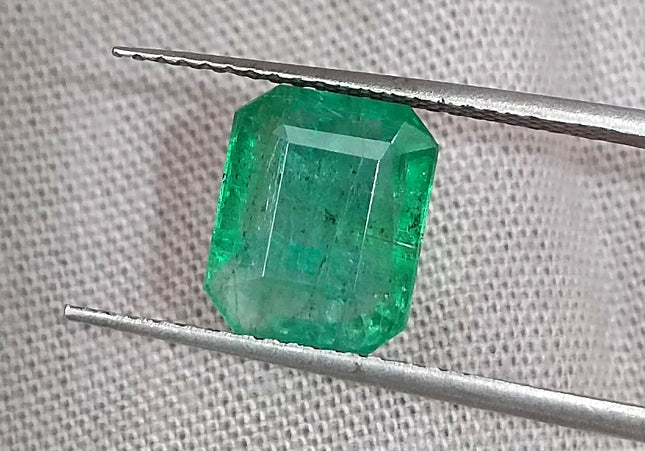 GSI Certified 2.37ct Zambian Emerald, Natural earth mined Gemstone