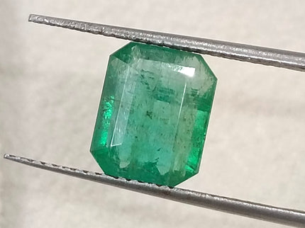 Zambian Emerald 2.37ct Natural Certified earth mined Gemstone