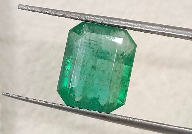 GSI Certified 2.37ct Zambian Emerald, Natural earth mined Gemstone