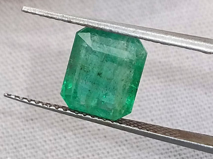 Zambian Emerald 2.37ct Natural Certified earth mined Gemstone