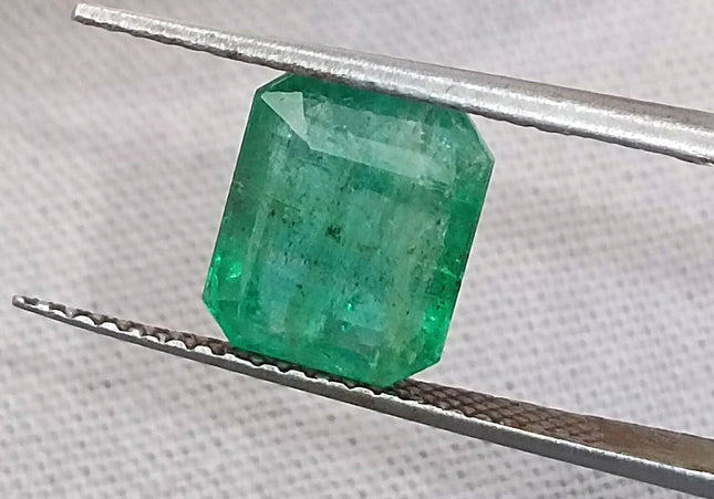 GSI Certified 2.37ct Zambian Emerald, Natural earth mined Gemstone