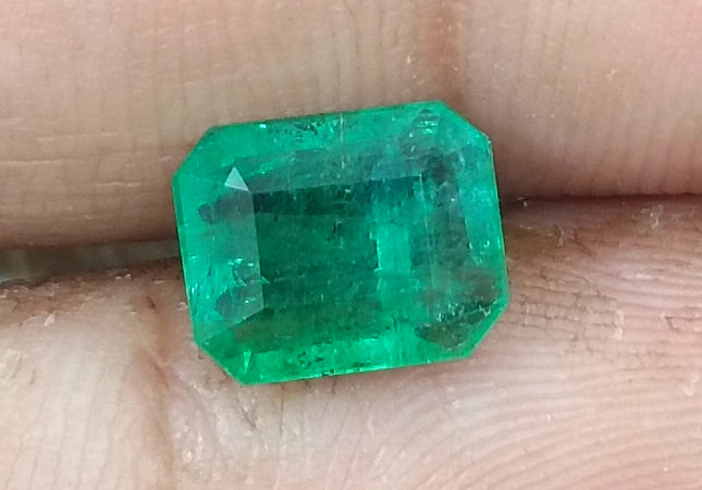 GSI Certified 2.37ct Zambian Emerald, Natural earth mined Gemstone