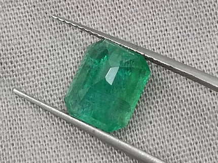 Zambian Emerald 2.37ct Natural Certified earth mined Gemstone