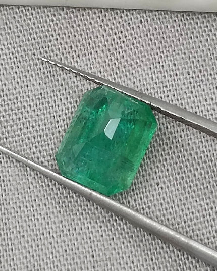 GSI Certified 2.37ct Zambian Emerald, Natural earth mined Gemstone