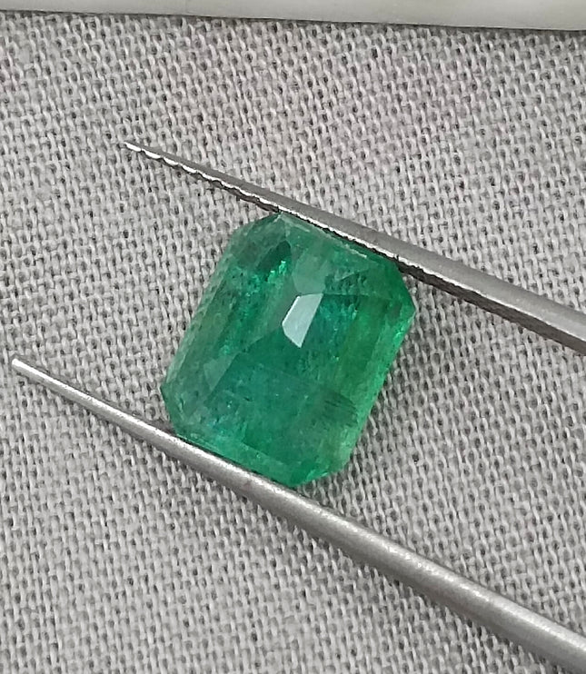 Zambian Emerald 2.37ct Natural Certified earth mined Gemstone