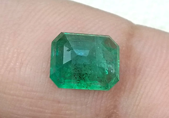GSI Certified 2.37ct Zambian Emerald, Natural earth mined Gemstone
