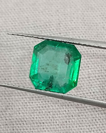 GSI Certified 2.43ct Vivid Medium Green Emerald, Natural earth mined Gemstone