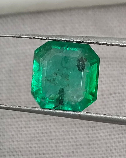 GSI Certified 2.43ct Vivid Medium Green Emerald, Natural earth mined Gemstone