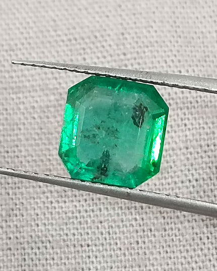 GSI Certified 2.43ct Vivid Medium Green Emerald, Natural earth mined Gemstone