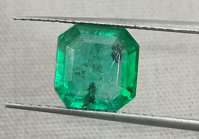 GSI Certified 2.43ct Vivid Medium Green Emerald, Natural earth mined Gemstone