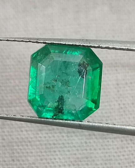 GSI Certified 2.43ct Vivid Medium Green Emerald, Natural earth mined Gemstone