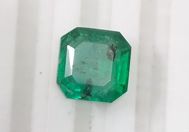 GSI Certified 2.43ct Vivid Medium Green Emerald, Natural earth mined Gemstone