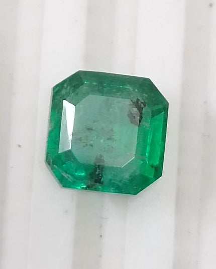 GSI Certified 2.43ct Vivid Medium Green Emerald, Natural earth mined Gemstone