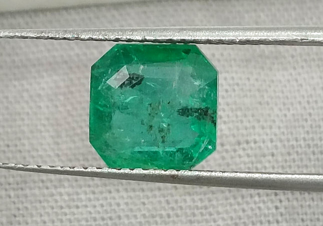 GSI Certified 2.43ct Vivid Medium Green Emerald, Natural earth mined Gemstone