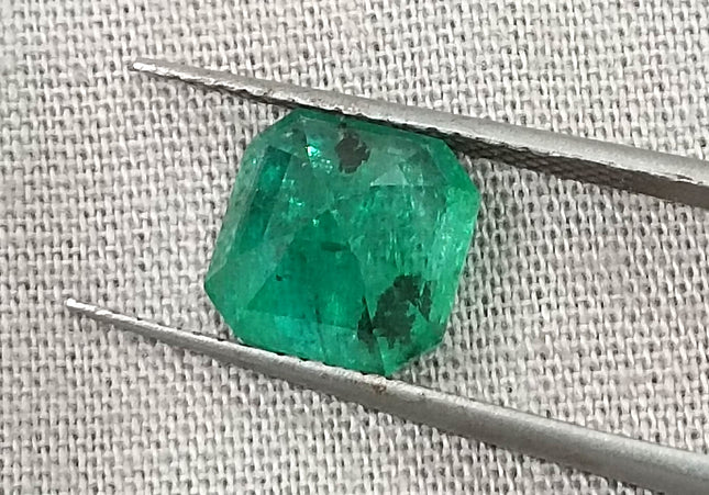 GSI Certified 2.43ct Vivid Medium Green Emerald, Natural earth mined Gemstone