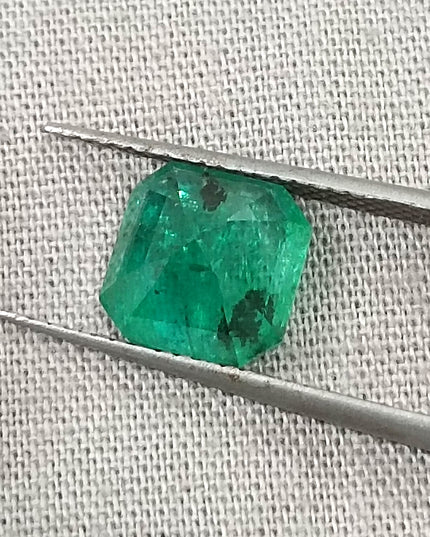 GSI Certified 2.43ct Vivid Medium Green Emerald, Natural earth mined Gemstone