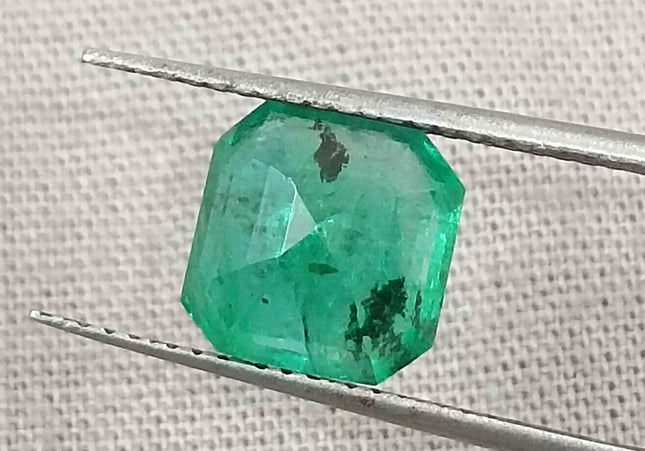 GSI Certified 2.43ct Vivid Medium Green Emerald, Natural earth mined Gemstone