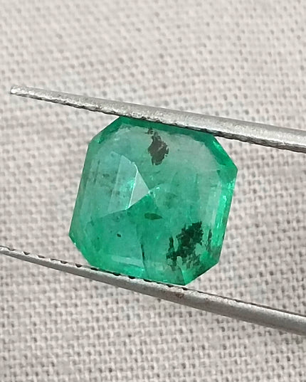 GSI Certified 2.43ct Vivid Medium Green Emerald, Natural earth mined Gemstone