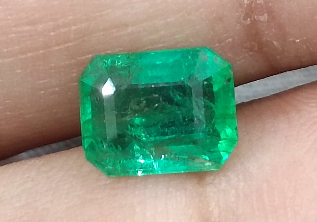 GSI Certified 2.32ct Vivid Medium Green Zambian Emerald, Natural Gemstone