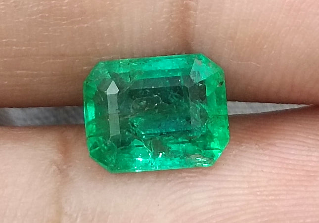 GSI Certified 2.32ct Vivid Medium Green Zambian Emerald, Natural Gemstone