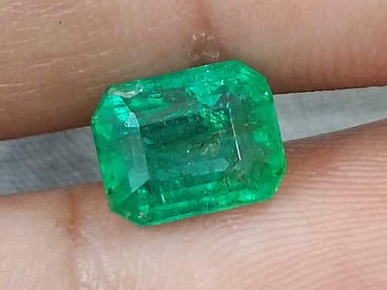 GSI Certified 2.32ct Vivid Medium Green Zambian Emerald, Natural Gemstone