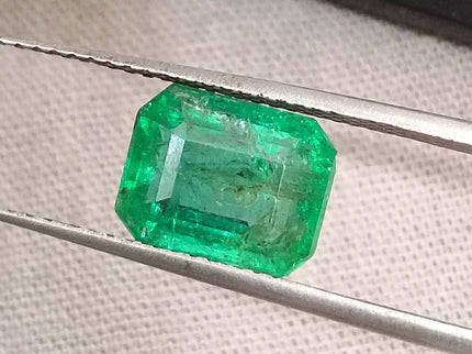 GSI Certified 2.32ct Vivid Medium Green Zambian Emerald, Natural Gemstone