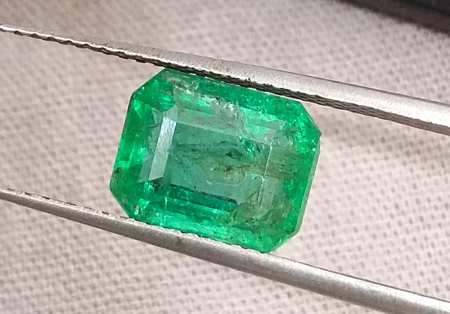 GSI Certified 2.32ct Vivid Medium Green Zambian Emerald, Natural Gemstone