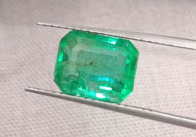 GSI Certified 2.32ct Vivid Medium Green Zambian Emerald, Natural Gemstone