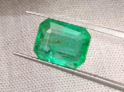 GSI Certified 2.32ct Vivid Medium Green Zambian Emerald, Natural Gemstone