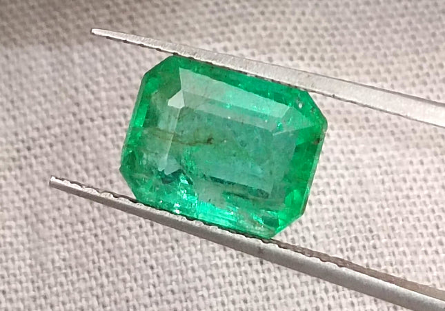 GSI Certified 2.32ct Vivid Medium Green Zambian Emerald, Natural Gemstone
