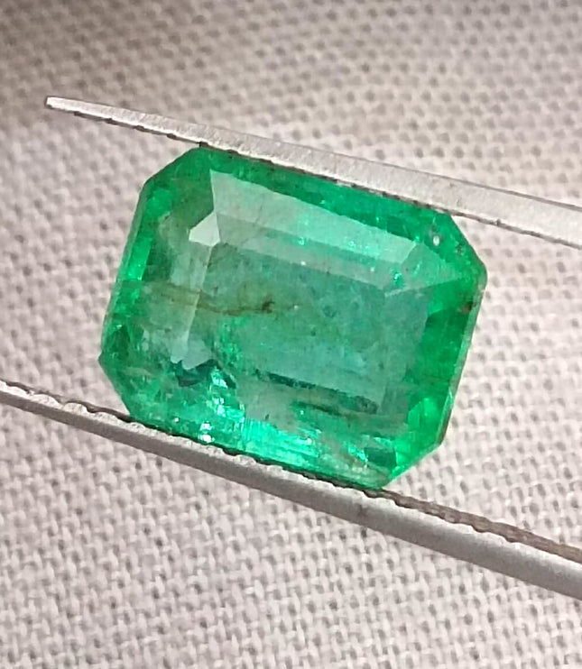 GSI Certified 2.32ct Vivid Medium Green Zambian Emerald, Natural Gemstone