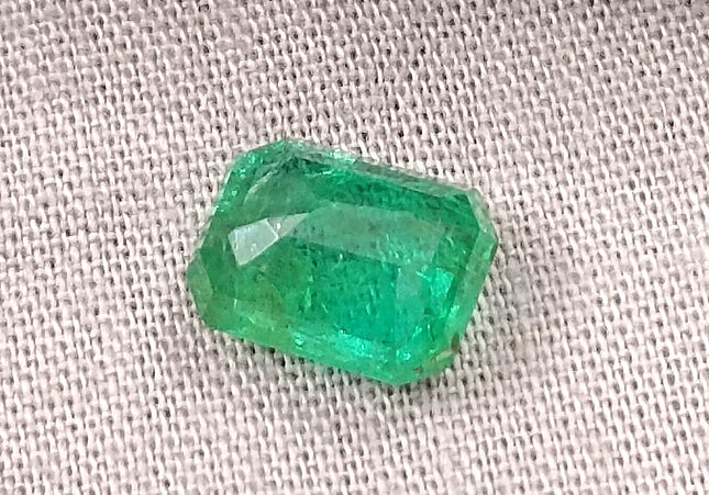 GSI Certified 2.32ct Vivid Medium Green Zambian Emerald, Natural Gemstone