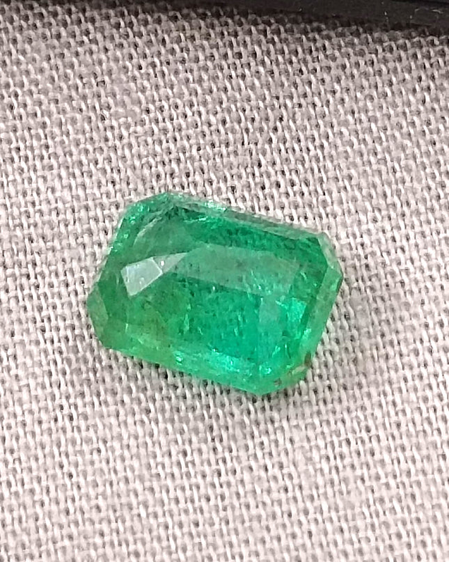 GSI Certified 2.32ct Vivid Medium Green Zambian Emerald, Natural Gemstone