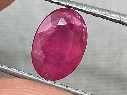 Certified 0.97ct unheated Natural Mozambique Ruby Stone.