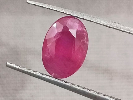 Certified 0.97ct unheated Natural Mozambique Ruby Stone.