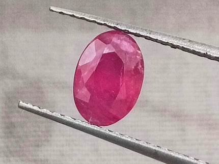 Certified 0.97ct unheated Natural Mozambique Ruby Stone.