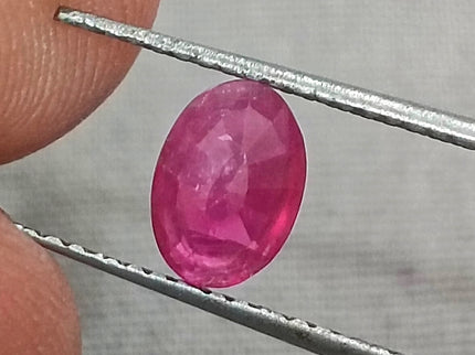Certified 0.97ct unheated Natural Mozambique Ruby Stone.