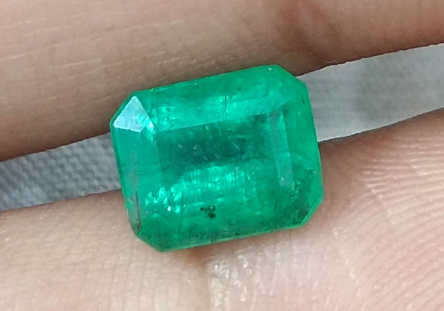GSI Certified 2.56ct Medium Green Emerald, Natural Gemstone