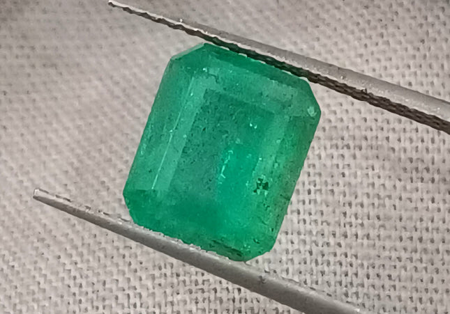 GSI Certified 2.56ct Medium Green Emerald, Natural Gemstone