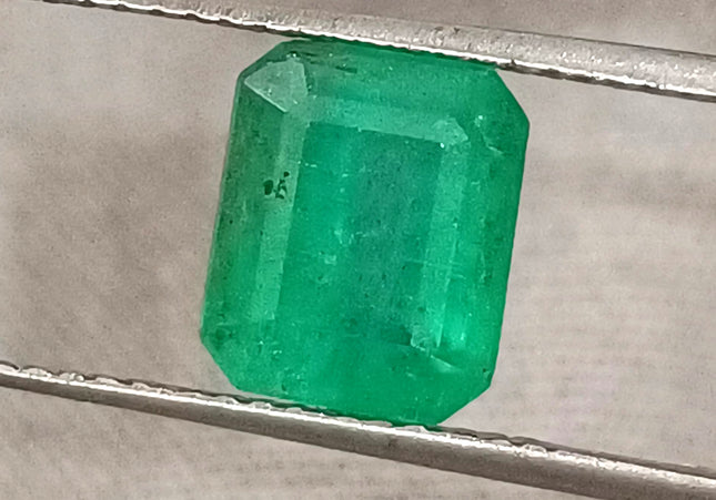 GSI Certified 2.56ct Medium Green Emerald, Natural Gemstone