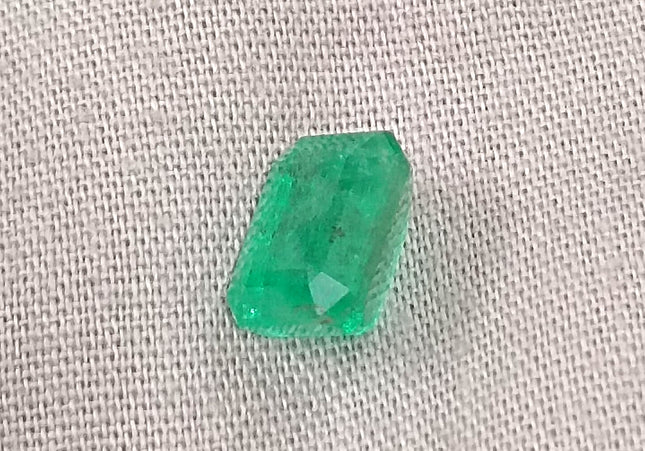 GSI Certified 2.56ct Medium Green Emerald, Natural Gemstone
