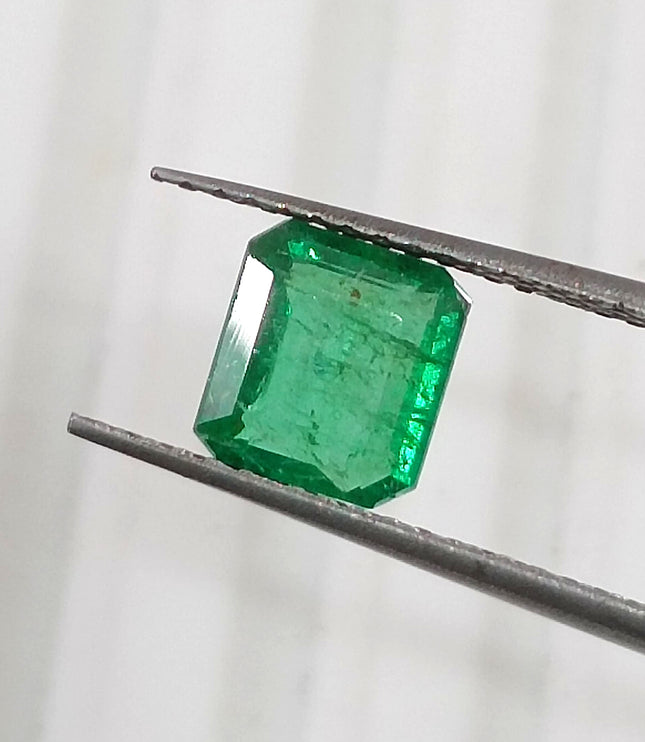 GSI Certified 0.93 AAA Green Emerald, Natural earth mined Gemstone