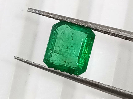 GSI Certified 0.93 AAA Green Emerald, Natural earth mined Gemstone