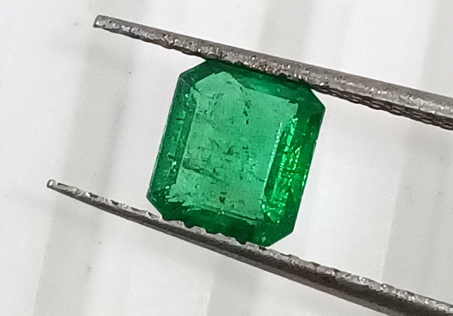 GSI Certified 0.93 AAA Green Emerald, Natural earth mined Gemstone