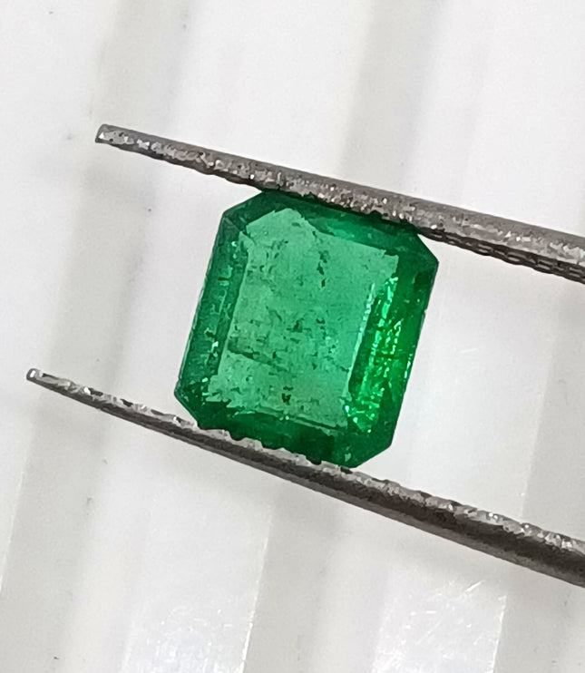 GSI Certified 0.93 AAA Green Emerald, Natural earth mined Gemstone