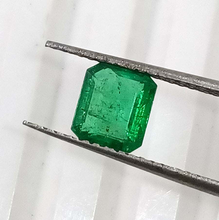 GSI Certified 0.93 AAA Green Emerald, Natural earth mined Gemstone