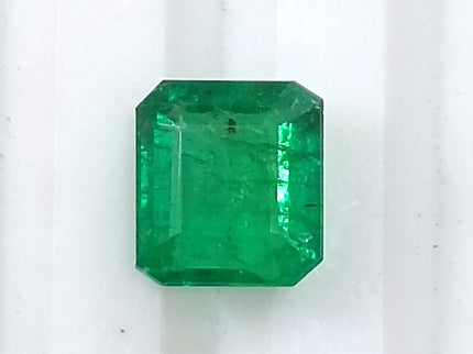 GSI Certified 0.93 AAA Green Emerald, Natural earth mined Gemstone