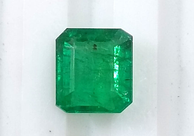 GSI Certified 0.93 AAA Green Emerald, Natural earth mined Gemstone