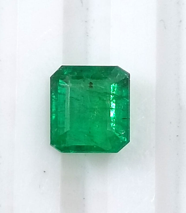 GSI Certified 0.93 AAA Green Emerald, Natural earth mined Gemstone